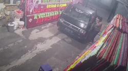 Komplotan Pencuri Terekam CCTV di Lampung, Mobil Pikap Toko Papan Bunga Dibawa Kabur