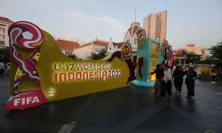 Dekorasi Piala Dunia U-17 Mulai Terpasang di Beberapa Titik Kota Surabaya<