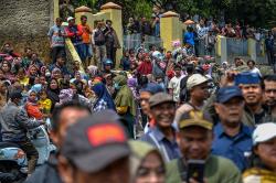 Olah TKP Pembunuhan Ibu dan Anak di Subang Ditonton Ratusan Warga<