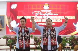 Ekspresi Gibran Dampingi Prabowo Daftar Capres Cawapres