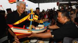 Ganjar Serap Keluh Kesah Nelayan Lampung soal Air Bersih hingga Perizinan Kapal
