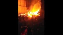 Kebakaran Hebat di Asahan, Pemilik Rumah Lansia Lumpuh Dievakuasi di Tengah Kobaran Api<