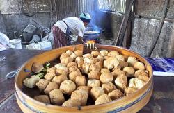 Kuliner Legendaris Bantul Tahu Pong Jigudan Mbah Tini, Rasanya Gurih Berdiri sejak 1997 <