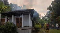 Vila di Cisolok Sukabumi Terbakar saat Ditinggal Penjaga, Diduga Akibat Korsleting Listrik<