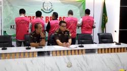 5 Tersangka Korupsi Proyek Jalan Sule Setianegara Ditahan Kejari Kota Tasikmalaya<