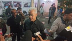 Ganjar Pranowo Tak Lagi Pakai Baju Hitam-Putih, Ternyata Ini Alasannya<