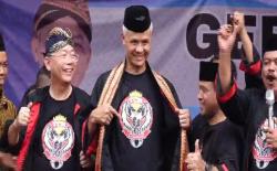  Ganjar Pranowo Didapuk Jadi Warga Kehormatan Adat Lampung<