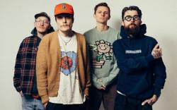 Lirik Lagu Wish You Were Here – Neck Deep dan Terjemahan, Format Akustik Bernuansa Punk