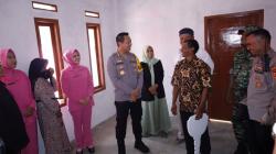 Polisi dan Warga Swadaya Bangun Rumah Korban Kebakaran di Cangkuang Bandung<