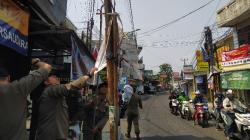 10.000 Spanduk Caleg Penunggu Pohon dan Tiang Listrik di Kota Cimahi Ditertibkan Satpol PP