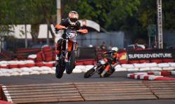 Persaingan Rider Supermoto Memanas, Adu Kencang di Pusat Keramaian Jakarta