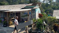 Diterjang Angin Kencang, Puluhan Rumah di Cisarua Bogor Rusak<