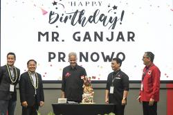 Momen Ganjar Dapat Kejutan Ulang Tahun saat Pertemuan CALD Party