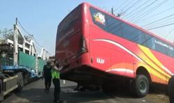 Kecelakaan Hari Ini di Tuban, Emak-Emak Naik Motor Tewas Tertabrak Bus