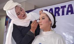Bacaleg Partai Perindo Erlinarti Beri Pelatihan Make Up Profesional Gratis, Ini Tujuannya    <