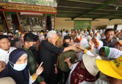 Ganjar Kagum dengan Pabrik Pengolahan Nanas di Lampung, Soroti Hubugan Petani dan Industri<