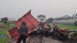 KA Brawijaya Tabrak Truk di Pelintasan Tanpa Palang Pintu Kediri, 2 Orang Luka