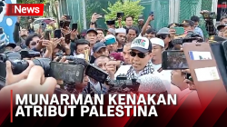 Bebas dari Penjara, Munarman Kenakan Syal dan Topi Palestina