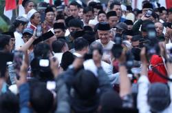 Haul Mbah Hisyam Kalijaran, Ribuan Warga Rela Hujan-Hujanan demi Bertemu Ganjar