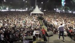 Tumpah Ruah, Ribuan Anak Muda Padati Konser Relawan Ganjar Pranowo di Kudus