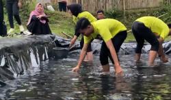 Sensasi Eduwisata Kampung Gagot Banjarnegara, Serunya Menangkap Ikan hingga Berburu Hama 