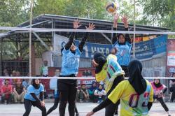 Cegah Stroke, Relawan Ganjar Bikin Turnamen Voli Khusus Emak-Emak