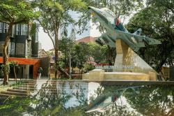 Gagahnya Pesawat Tempur A-4 Skyhawk Mejeng di Monumen Swa Bhuawana Paksa 