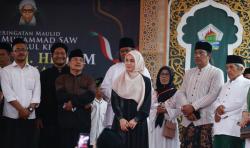 Siti Atikoh Bersama Ganjar Hadiri Haul ke-35 Mbah Hisyam: Insyaallah Ilmunya Bermanfaat bagi Indonesia