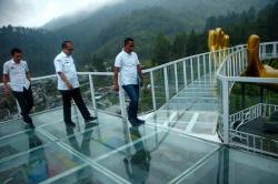 3 Wahana Jembatan Kaca di Kabupaten Tegal Ditutup