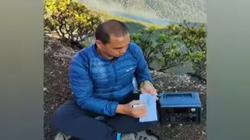 Viral Pria Buka Jasa Charger HP Rp20.000 di Puncak Gunung Gede Pangrango