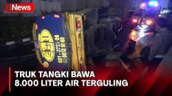 Gegara Hindari Pemotor, Truk Tangki Terguling di Flyover Pancoran