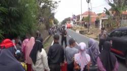 Prarekonstruksi Pembunuhan Ibu dan Anak di Subang Ditonton Ratusan Warga yang Penasaran Sosok Yosef<