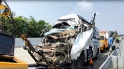 Kecelakaan di Tol Solo-Semarang Mobil Travel Tabrak Truk Tronton, 2 Orang Tewas 