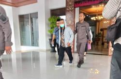 Berstatus Tahanan Kota, Lurah Maguwoharjo Pakai Gelang Anti Kabur dari Kejati DIY<
