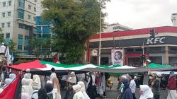 Bendera Raksasa Palestina Warnai Aksi Akbar di Monas Pagi Ini