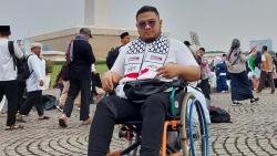 Kisah Abil, Semangat Ikut Aksi Bela Palestina di Monas meski Pakai Kursi Roda