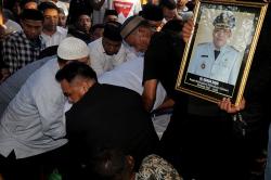 Pemakaman Bupati Halmahera Selatan, Meninggal usai Bermain Sepak Bola