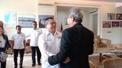 Serahkan Bantuan, Hary Tanoe Disambut Pelukan Hangat Dubes Palestina