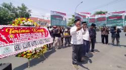 Sidang Penistaan Agama Panji Gumilang Diwarnai Demo, Massa Bawa Karangan Bunga