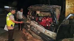 Kecelakaan di Tanah Laut Pikap Tabrak Truk Parkir, 1 Tewas 2 Luka-Luka <