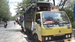 Antrean Truk Sampah Mengular di TPA Suwung, Sopir sampai Menginap