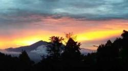 Lirik Lagu Bentang Manglayang, Suasana Batin Pasangan Dimadu Kasih<