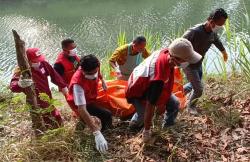 Warga Bendungan Kulonprogo Heboh, Mayat Pria Ditemukan Tergeletak di Pinggir Sungai<