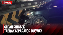 Sedan Tabrak Separator Busway di Kelapa Gading Gegara Sopir Lihat Google Maps