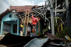 Bencana Angin Puting Beliung Rusak 10 Rumah dan Masjid di Tegal