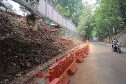 Turap Pembatas Taman Margasatwa Ragunan Longsor