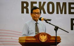 Mahfud MD: Umat Muslim Wajib Menjaga Keselamatan NKRI<