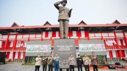 Resmikan Monumen Jenderal Hoegeng di Pekalongan, Kapolri: Tokoh Panutan Generasi Polisi<