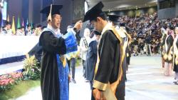Unpas Bandung Wisuda 42 Dokter Muda Angkatan Pertama Fakultas Kedokteran<
