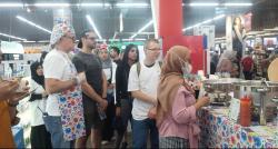 Kunjungi Booth Poland Festival 2023, Pengunjung Berburu Rrrrrendang hingga The Wild Kraut